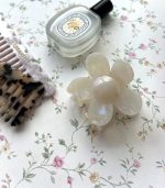 Daisy Clip In Pearl - Image 3