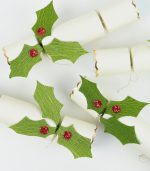 Meri Meri Holly Crackers (x 6) - Image 2