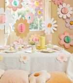 Meri Meri Groovy Flower Hanging Decorations (x 7) - Image 2