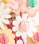 Meri Meri Groovy Flower Hanging Decorations (x 7) - Image 3