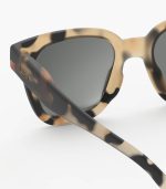 Izipizi Sun Junior 7-11y #Road - Polarized Light Tortoise - Grey - Image 5