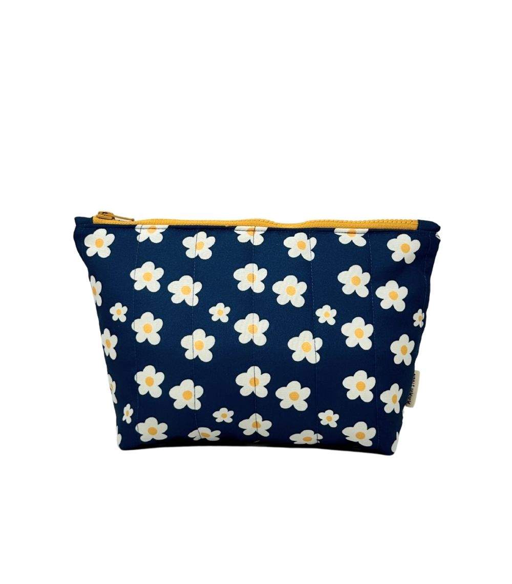 5 Daisy Field Flat Bottom Pouch - Medium - Image 1