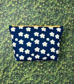 Daisy Field Flat Bottom Pouch - Medium - Image 2